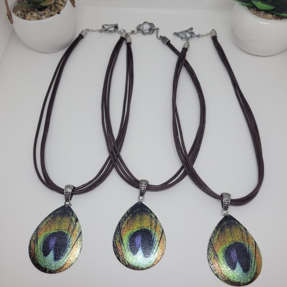 3 Strand Distressed Leather necklace with peacock pendant - Picture 5 of 7